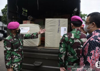 Korps Marinir Berikan Bantuan untuk Korban Banjir Karawang-Bekasi