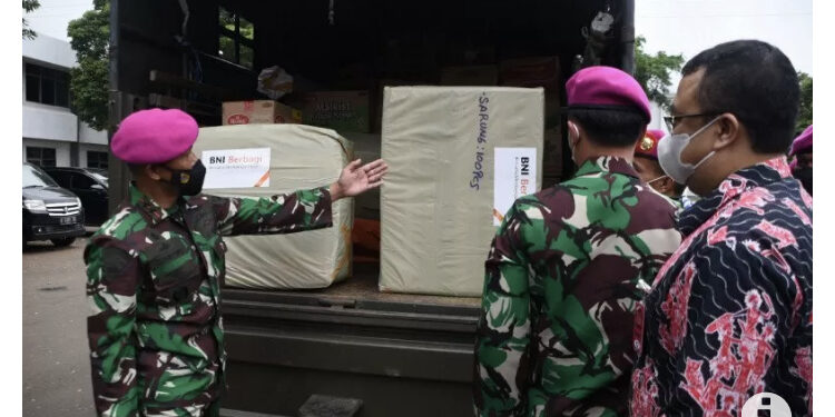 Korps Marinir Berikan Bantuan untuk Korban Banjir Karawang-Bekasi