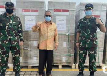 KRI Semarang Angkut 11,6 Juta Masker dari Singapura untuk Indonesia