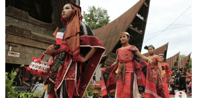 Tenun Ulos Masih Jadi Produk Unggulan di Tapanuli Utara