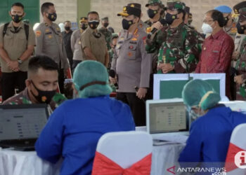 Panglima TNI dan Kapolri Tinjau Pelaksanaan Vaksinasi di Denpasar