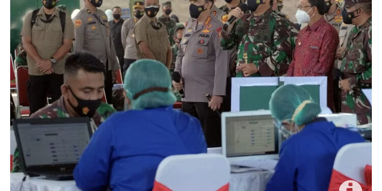 Panglima TNI dan Kapolri Tinjau Pelaksanaan Vaksinasi di Denpasar