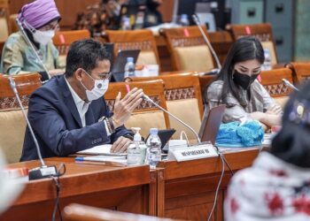 Menparekraf Raker dengan Komisi X DPR