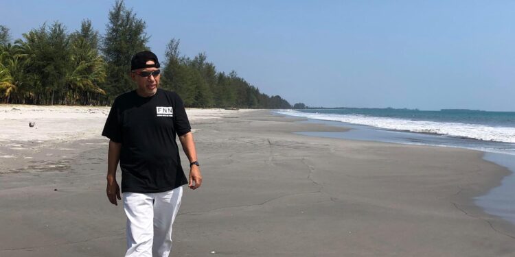 Jokowi-Prabowo 2024: Puncak Onani Direktur Indo Barometer