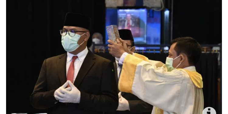 Mendikbud Lantik Prof “Kun” Adnyana sebagai Rektor ISI Denpasar