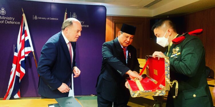 Diplomasi Keris ala Menhan Prabowo