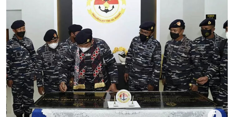 Kepala Staf TNI AL Resmikan Stasiun Bantu Kapal Selam di Natuna