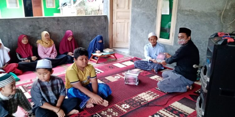 Safari Wakaf Alquran PDUI dan IDC Sambangi Garut