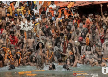 India Lagi-lagi Laporkan Rekor 217.353 Kasus COVID