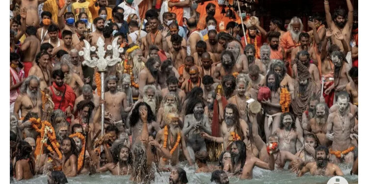 India Lagi-lagi Laporkan Rekor 217.353 Kasus COVID