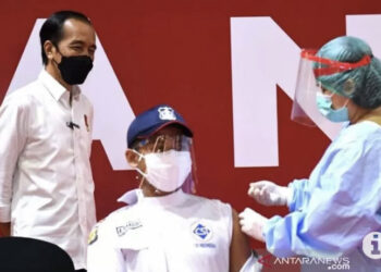 Presiden Tinjau Pelaksanaan Vaksinasi pada Pelaku Usaha di Jakarta