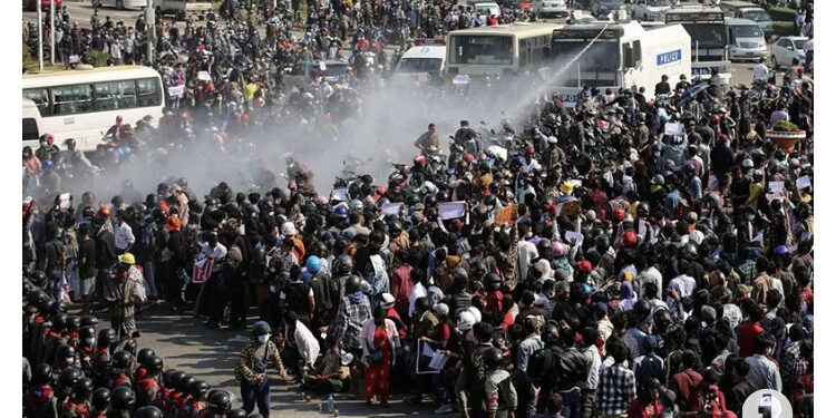 Pasukan Myanmar Lepas Tembakan ke Demonstran, Lima Tewas
