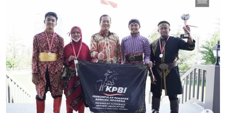 Indonesia Sabet Gelar Ganda dalam Turnamen Panahan Berkuda di Turki