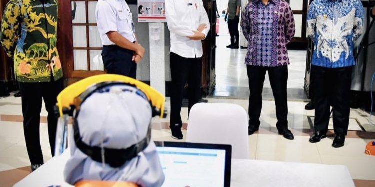Gubernur Jawa Barat Ridwal Kamil Dampingi Presiden Jokowi Percepatan Vaksinasi