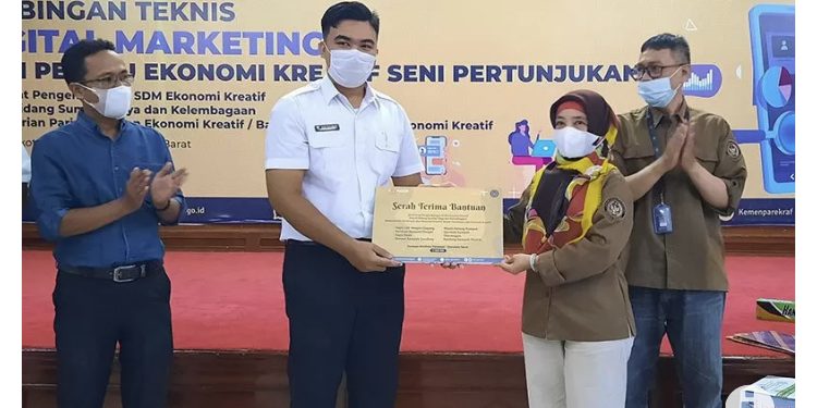 Kemenparekraf Dorong Seniman di Pariaman Terus Kembangkan Tari Daerah
