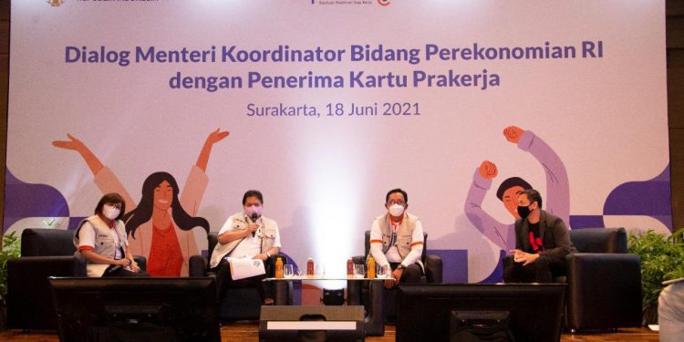 Menko Perekonomian Airlangga Dialog dengan Para Alumni Program Kartu Prakerja