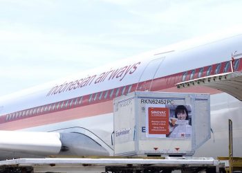 Presiden Umumkan 10 Juta Dosis Bahan Baku Vaksin Tiba di Jakarta