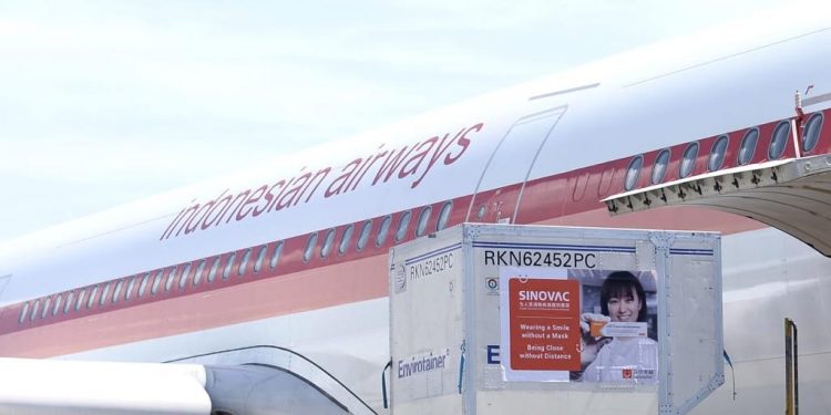 Presiden Umumkan 10 Juta Dosis Bahan Baku Vaksin Tiba di Jakarta