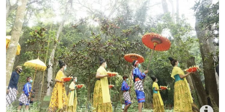 Warga Sekitar Telaga Buret Tulungagung Gelar Tradisi Ulur-ulur
