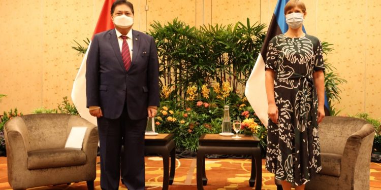 Menko Perekonomian Bicarakan Pengembangan Digital dengan Presiden Estonia di Singapura