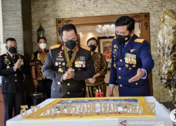 Panglima TNI Berikan Kejutan kepada Kapolri di Hari Bhayangkara