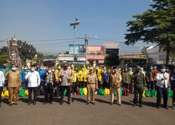 Polres dan BEM Cianjur Kerja Sama Bantu Warga Terdampak PPKM