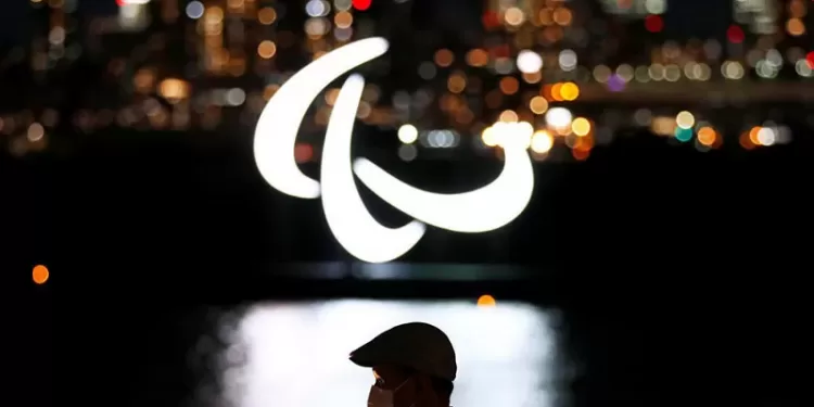 Jaenal dan Hanik Bawa Bendera Indonesia di Defile Paralimpiade Tokyo