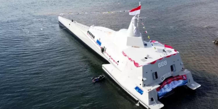 Kasal Luncurkan Kapal Cepat Rudal “KRI Golok-688” di Banyuwangi