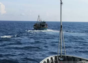 KRI Kerambit-627 Tangkap Kapal Ikan Vietnam di Laut Natuna Utara