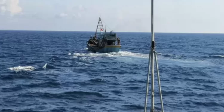 KRI Kerambit-627 Tangkap Kapal Ikan Vietnam di Laut Natuna Utara