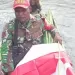 Aparat TNI di Yapen Gunakan Perahu Bagi Bendera Merah Putih ke Warga