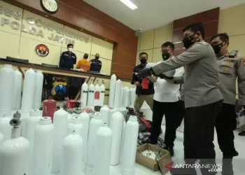 Polda Jatim Bongkar Peredaran Tabung Oksigen Palsu di Surabaya