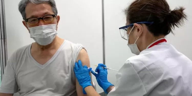 Dua Warga Jepang Meninggal usai Terima Dosis Moderna yang Ditangguhkan