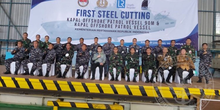Kemhan Pesan Kapal OPV dan OPV 90 Meter Buatan Dalam Negeri