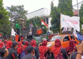 Aksi Ratusan Buruh Bogor Tuntut Sikap Disnaker terkait UMK dan UMSK