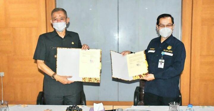 Pemkab Cianjur Terima Bantuan Hibah 400 PJUTS dari Kementerian ESDM