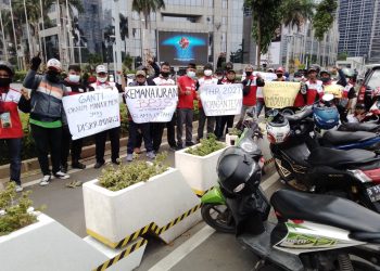 Buruh Kamiparho KSBSI Unjuk Rasa di Sentra Food