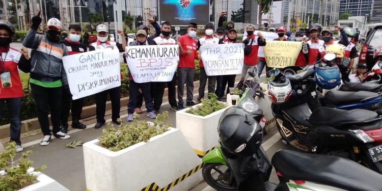 Buruh Kamiparho KSBSI Unjuk Rasa di Sentra Food
