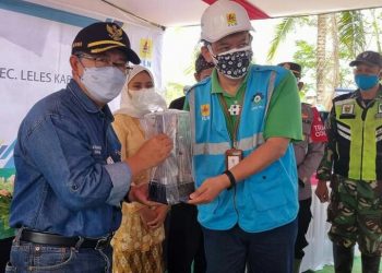 Program Caang: Bupati Cianjur Resmikan Penyalaan Listrik di Kecamatan Leles