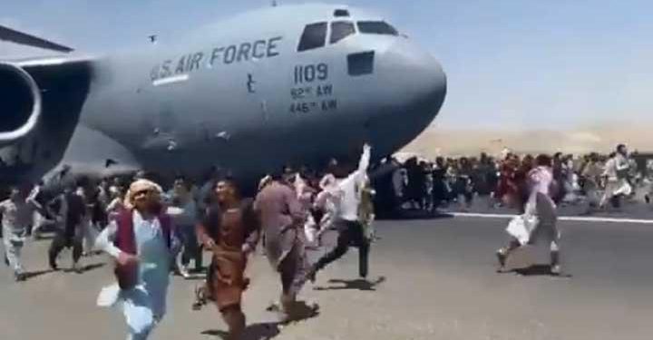 Parlemen AS Tuduh Taliban Hentikan Warganya yang Ingin Meninggalkan Afghanistan