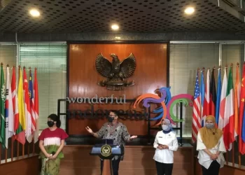 Menparekraf Sambut Baik Pagelaran Busana di Candi Prambanan