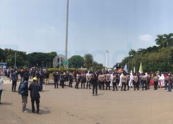 [In Picture] Aksi Mahasiswa (BEM SI) di Silang Monas terkait Kepemimpinan Jokowi