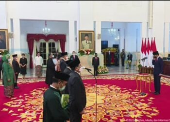 Jokowi Mengangkat Belasan Orang Duta Besar Luar Biasa dan Berkuasa Penuh
