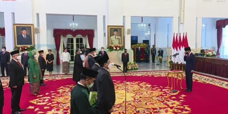 Jokowi Mengangkat Belasan Orang Duta Besar Luar Biasa dan Berkuasa Penuh