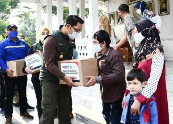 Ridwan Kamil Safari Bansos dan Vaksinasi di Cianjur