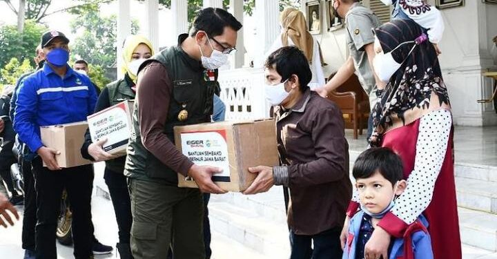 Ridwan Kamil Safari Bansos dan Vaksinasi di Cianjur