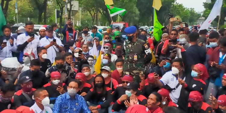 KSPI Geruduk Kantor Anies Baswedan dan (Akan) Geruduk Kantor Ridwan Kamil