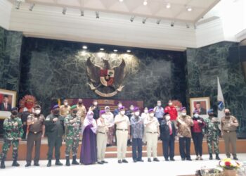 Gubernur Anies Dilantik Jadi Anggota Kehormatan Menwa Nasional di Balai Kota