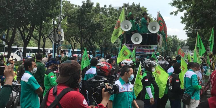 FSP KEP Unjuk Rasa di Balai Kota, Tuntut Ubah Upah Tahun 2022