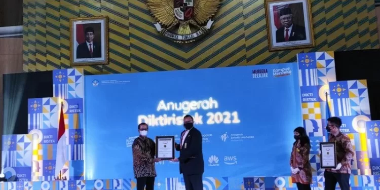 Kemendikbudristek Berikan Penghargaan pada Sejumlah Mitra